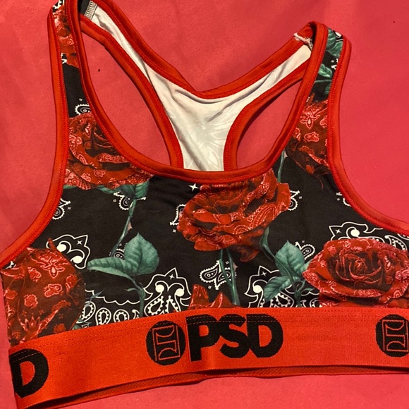 Sport bra never been worn still in package - Picture 1 of 2